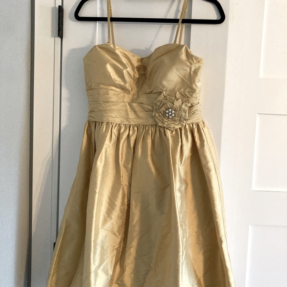 Eliza J Size 8 Gold Silk Dress